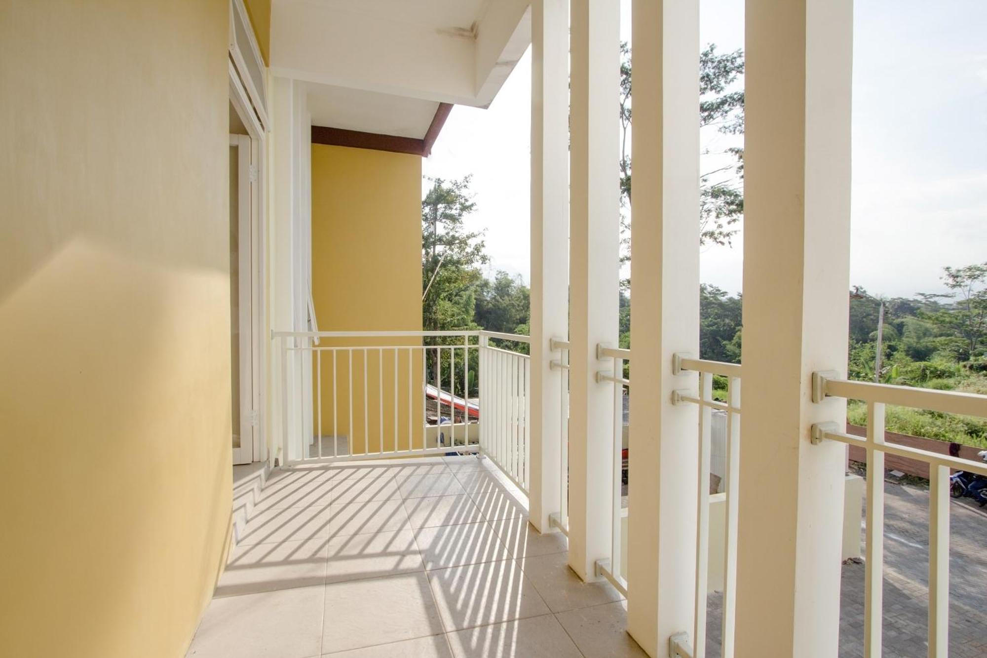 Oyo Life 3531 Eka Hotel Malang