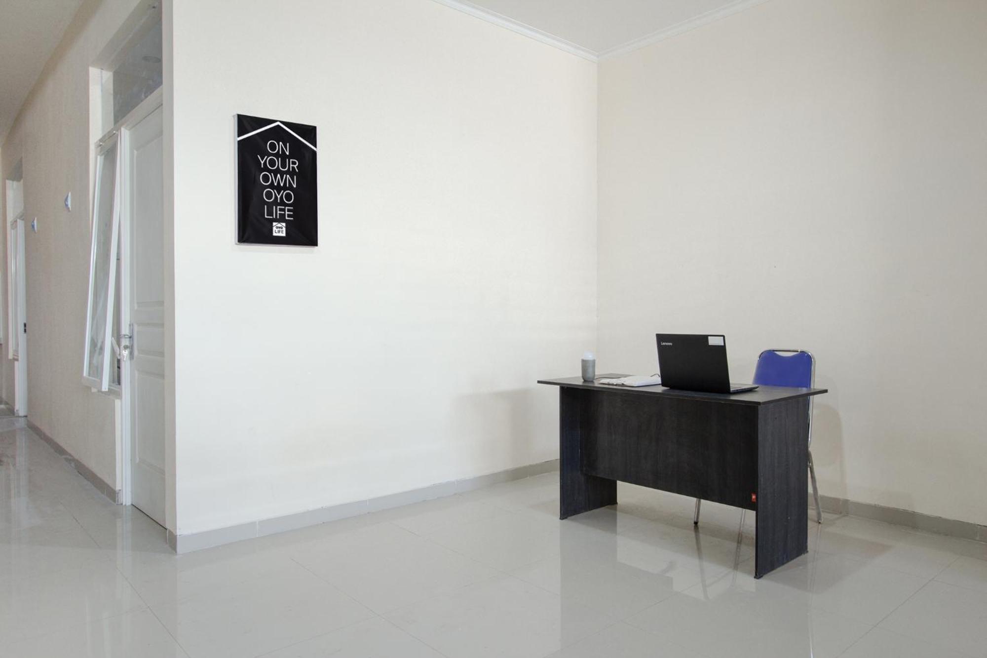 Hotel Oyo Life 3531 Eka 2*